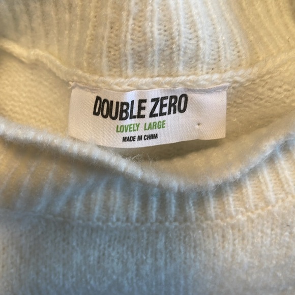 Winter white sweater by Double Zero in size large. - Picture 4 of 7